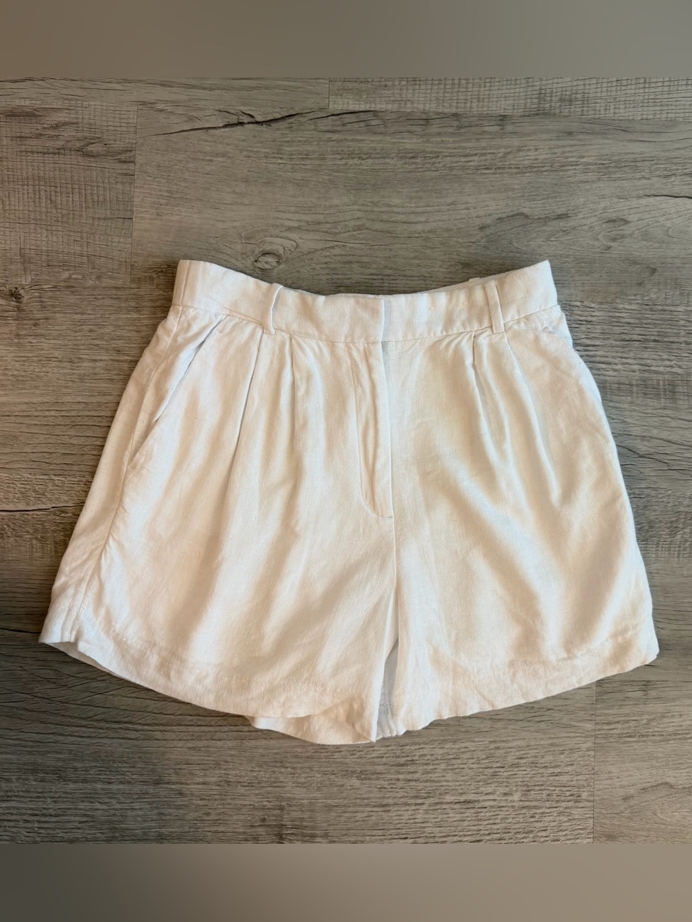Abercrombie & Fitch White Pleated High-Waist Linen Shorts